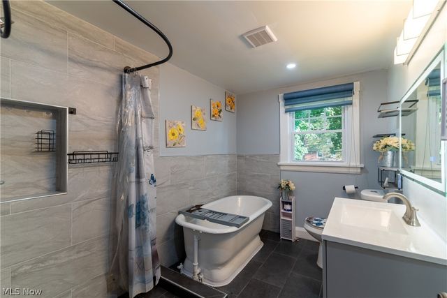 423 Bradley Lane, Youngstown, OH 44504