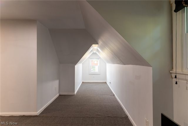 423 Bradley Lane, Youngstown, OH 44504