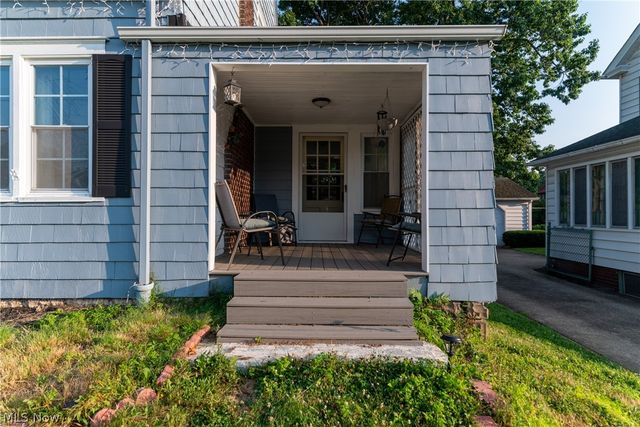 423 Bradley Lane, Youngstown, OH 44504
