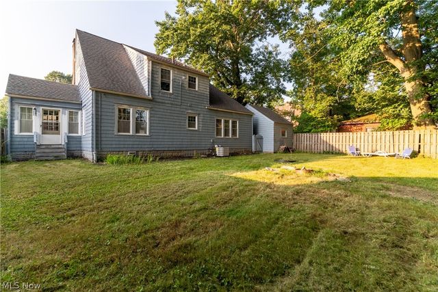 423 Bradley Lane, Youngstown, OH 44504