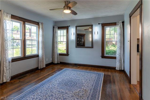 423 Bradley Lane, Youngstown, OH 44504