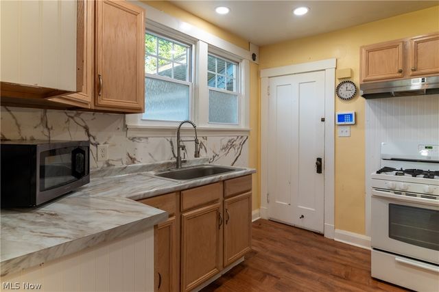 423 Bradley Lane, Youngstown, OH 44504