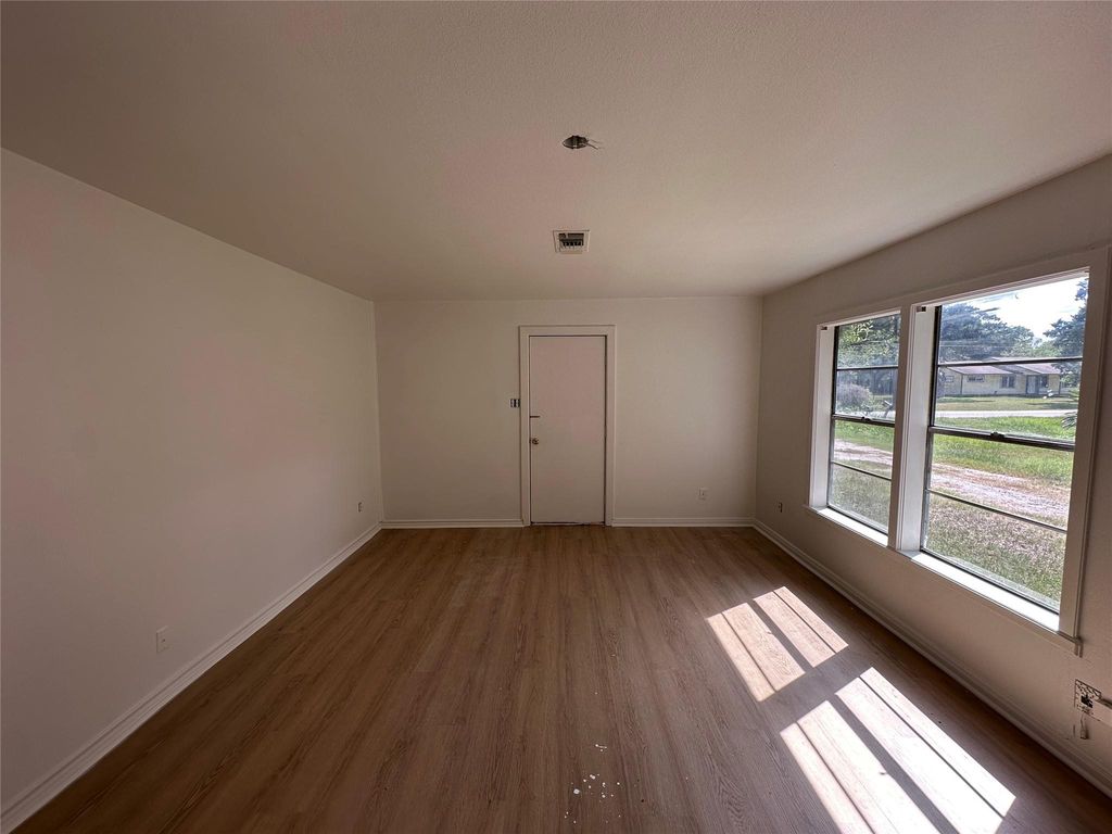 2570 Stadium Drive, Alvin, TX 77511