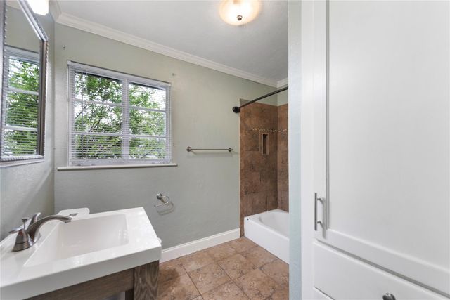 1900 Justin LN, Austin, TX 78757