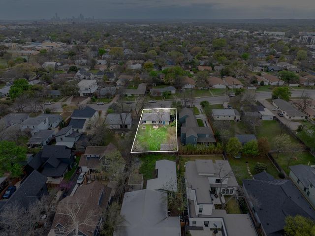 1900 Justin LN, Austin, TX 78757