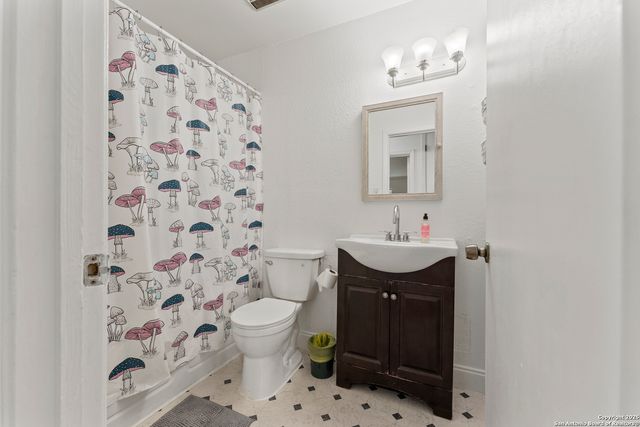 1911 Singing Wind, Kerrville, TX 78028