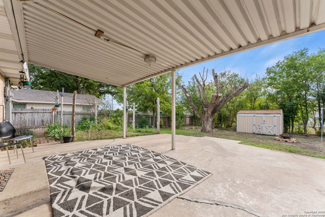 1911 Singing Wind, Kerrville, TX 78028
