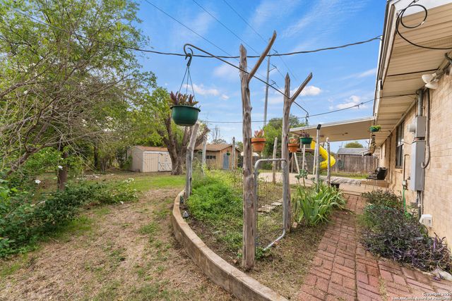 1911 Singing Wind, Kerrville, TX 78028