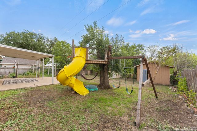 1911 Singing Wind, Kerrville, TX 78028
