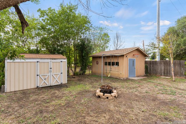1911 Singing Wind, Kerrville, TX 78028