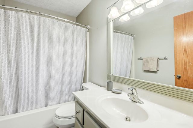 123 Oak Tree Circle, Ozark, MO 65721