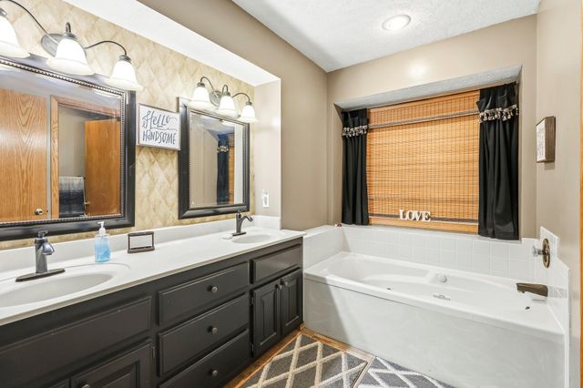 123 Oak Tree Circle, Ozark, MO 65721