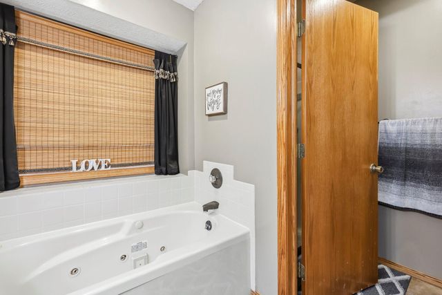 123 Oak Tree Circle, Ozark, MO 65721