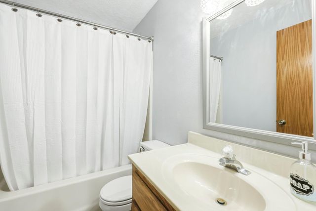 123 Oak Tree Circle, Ozark, MO 65721