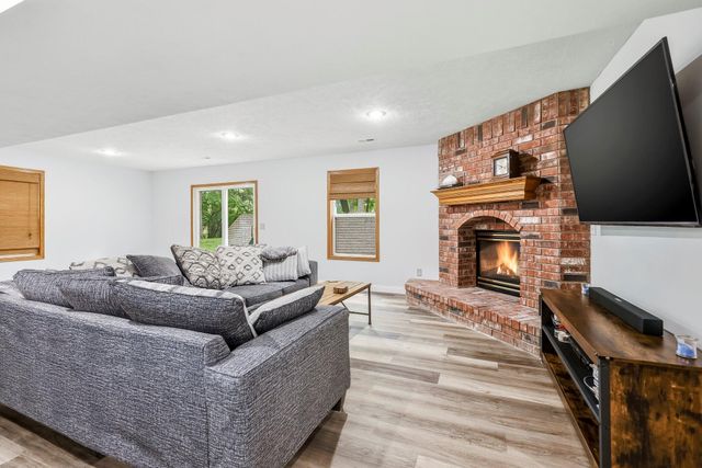 123 Oak Tree Circle, Ozark, MO 65721