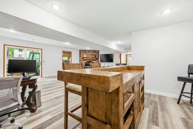123 Oak Tree Circle, Ozark, MO 65721