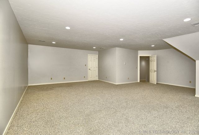 4224 S 69th West Avenue NE, Tulsa, OK 74107