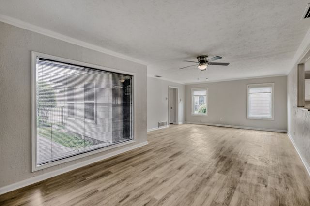 1017 Hoke Smith Drive, Dallas, TX 75224