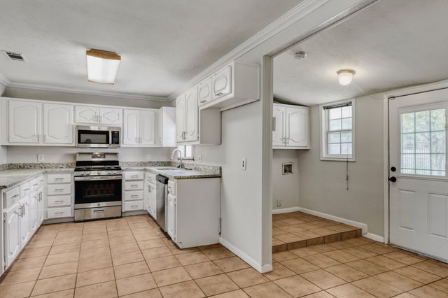 1017 Hoke Smith Drive, Dallas, TX 75224