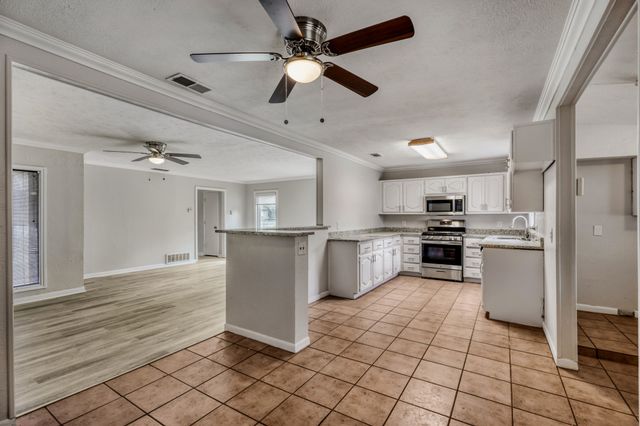 1017 Hoke Smith Drive, Dallas, TX 75224