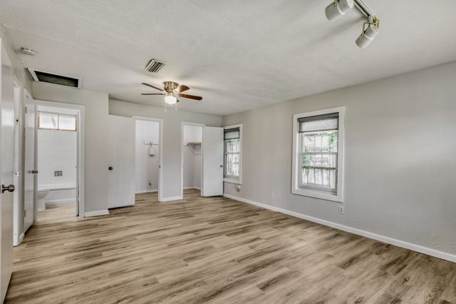 1017 Hoke Smith Drive, Dallas, TX 75224