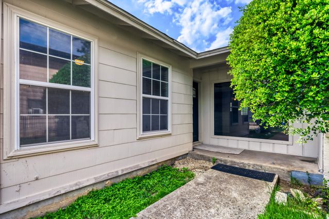 1017 Hoke Smith Drive, Dallas, TX 75224