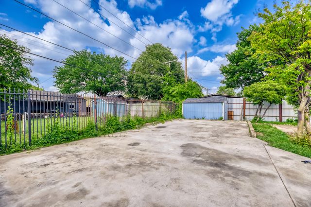 1017 Hoke Smith Drive, Dallas, TX 75224