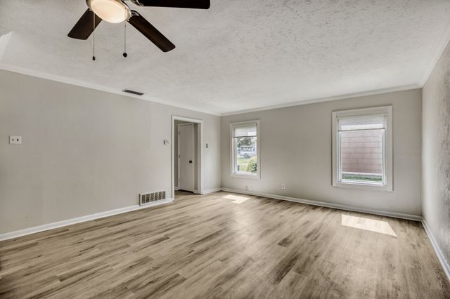 1017 Hoke Smith Drive, Dallas, TX 75224