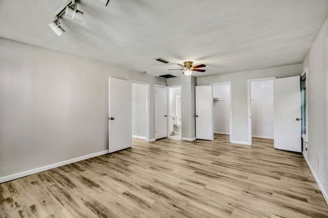 1017 Hoke Smith Drive, Dallas, TX 75224