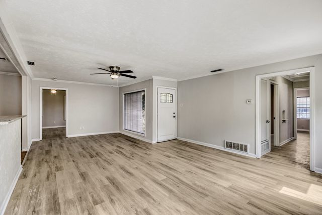 1017 Hoke Smith Drive, Dallas, TX 75224