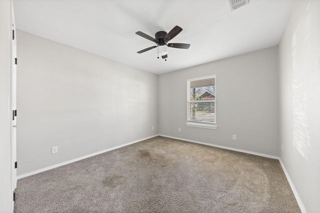 805 S 4th Street, Bonham, TX 75418