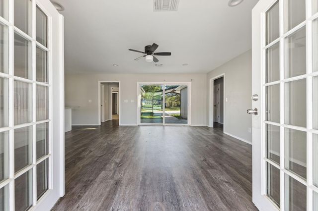 805 S 4th Street, Bonham, TX 75418