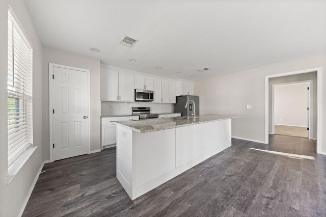 805 S 4th Street, Bonham, TX 75418