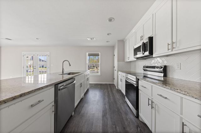 805 S 4th Street, Bonham, TX 75418