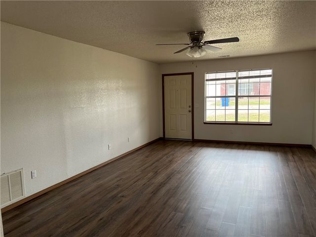 1013 NW 12th Street, Bentonville, AR 72712