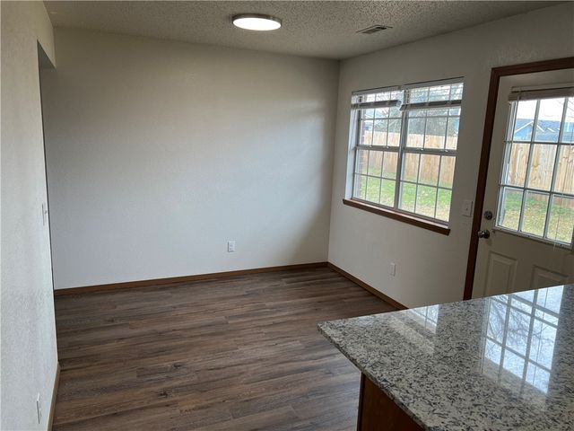 1013 NW 12th Street, Bentonville, AR 72712