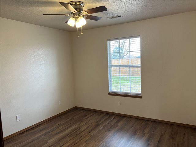 1013 NW 12th Street, Bentonville, AR 72712
