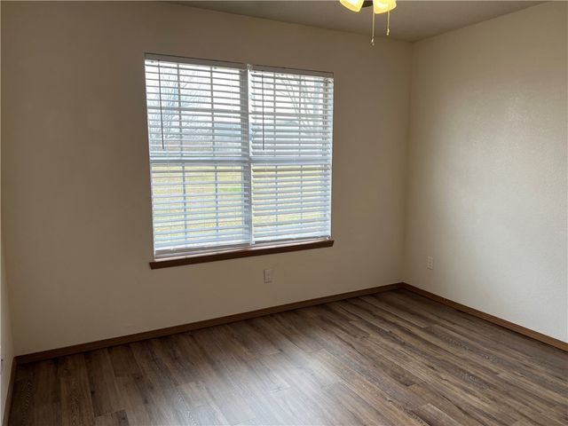 1013 NW 12th Street, Bentonville, AR 72712