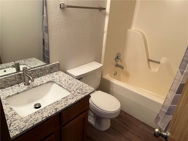 1013 NW 12th Street, Bentonville, AR 72712