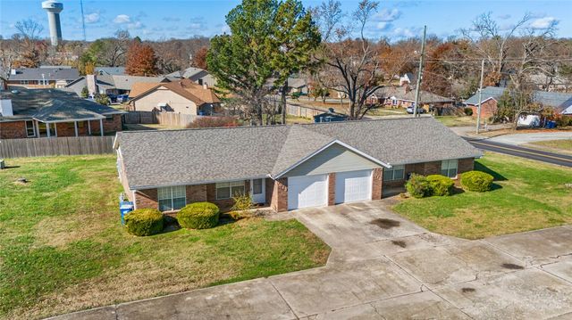 1013 NW 12th Street, Bentonville, AR 72712