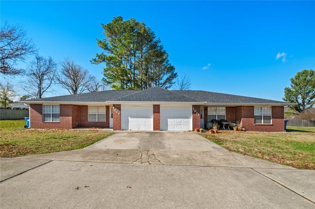 1013 NW 12th Street, Bentonville, AR 72712