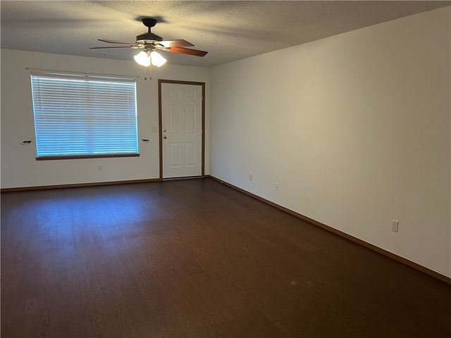 1013 NW 12th Street, Bentonville, AR 72712