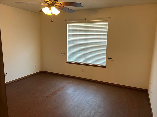 1013 NW 12th Street, Bentonville, AR 72712