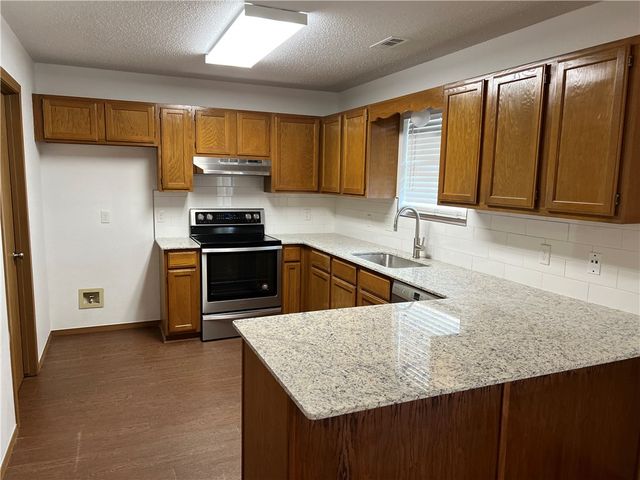 1013 NW 12th Street, Bentonville, AR 72712