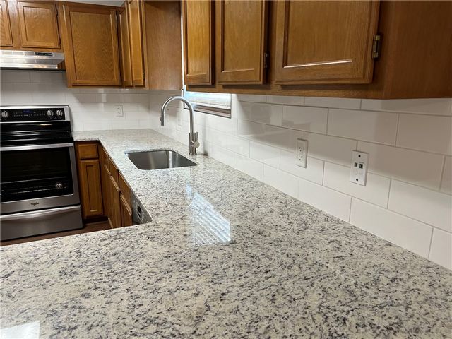 1013 NW 12th Street, Bentonville, AR 72712