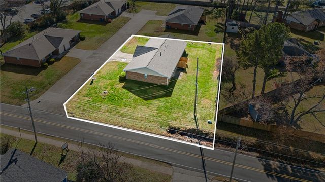 1013 NW 12th Street, Bentonville, AR 72712