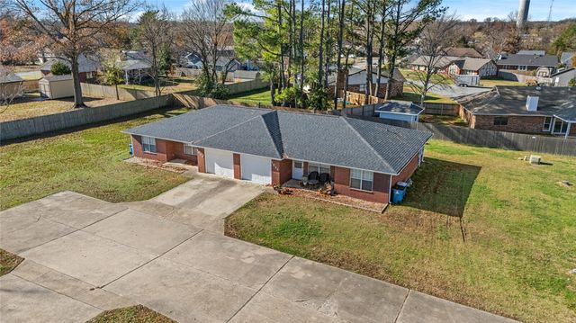 1013 NW 12th Street, Bentonville, AR 72712