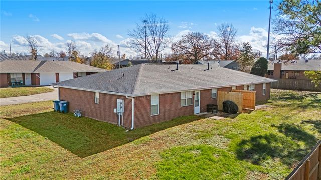 1013 NW 12th Street, Bentonville, AR 72712