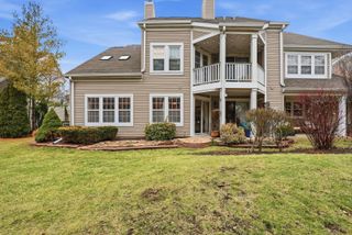 352 Kildare Court 352, Carol Stream, IL 60188