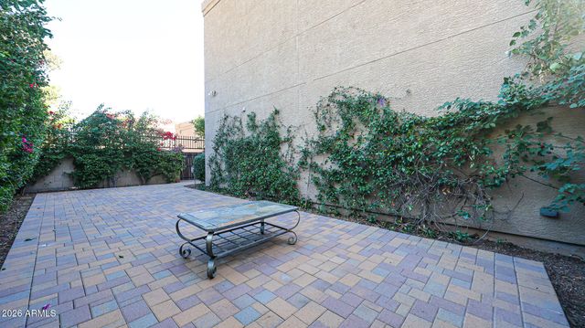 2826 E TRACY Lane 4, Phoenix, AZ 85032